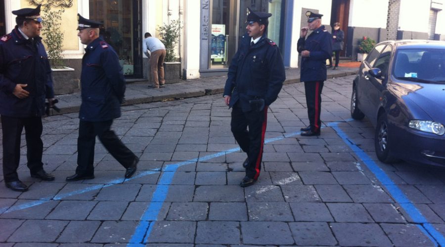 Giarre, drammatica spedizione punitiva in centro. Pregiudicato 40enne picchiato e poi caricato a forza in auto