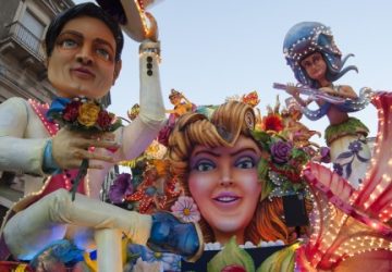 Acireale, Carnevale 2015: iniziate le sfilate dei carri