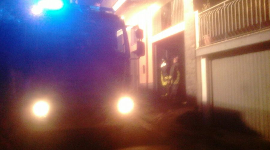 Nunziata di Mascali, in fiamme soppalco garage