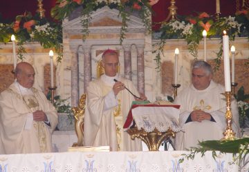 Mascali festeggia don Rosario Di Bella