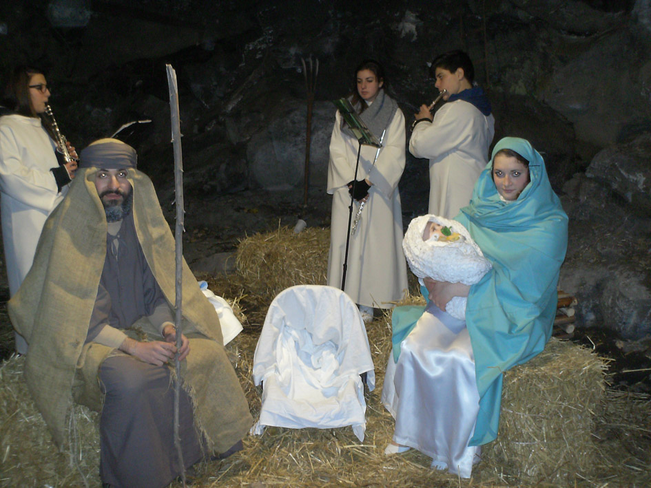 A San Pietro Clarenza Due Presepi Unici