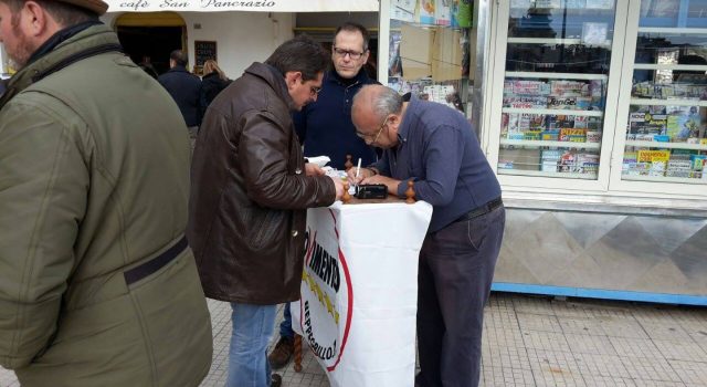 Banchetti “no euro” a Giardini Naxos