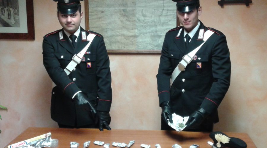 Maletto, spacciava marijuana direttamente da casa. Arrestato