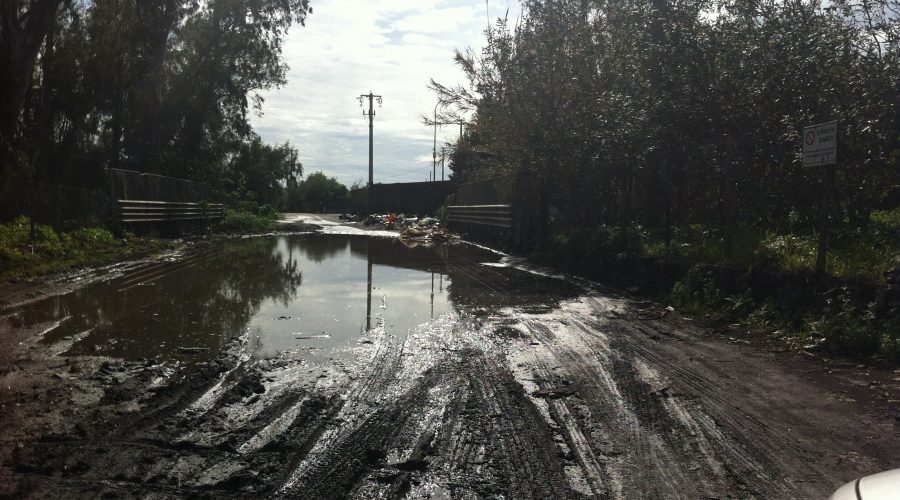 Mascali, strade-trappole con buche e voragini