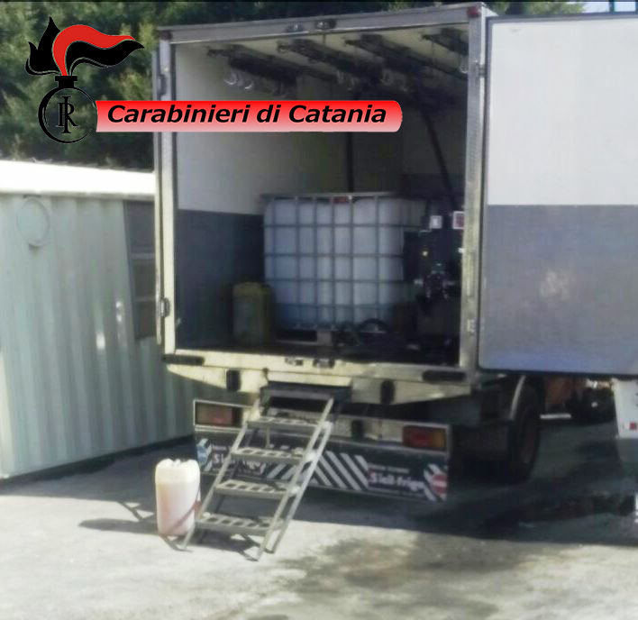 Aci S.Antonio, scoperto deposito illegale di carburante