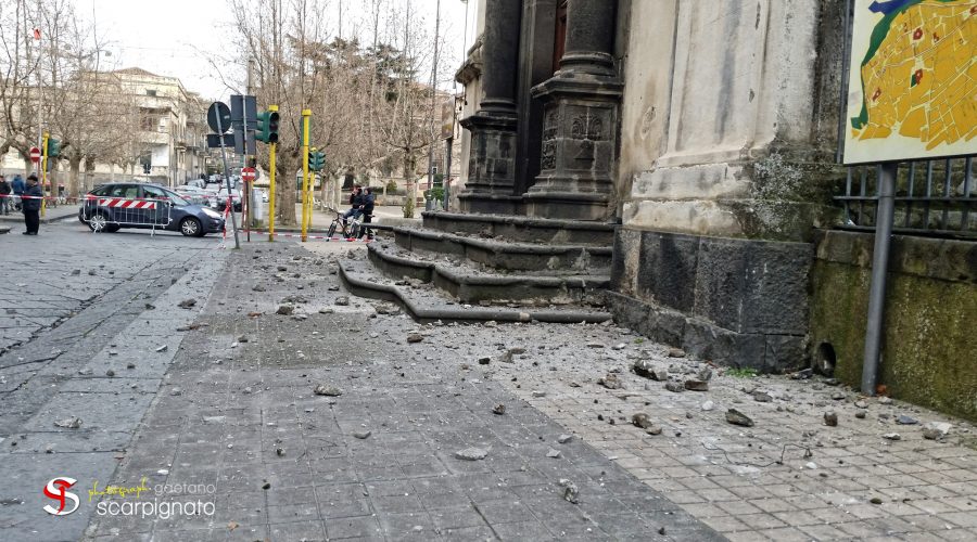 Randazzo, crollo di parti di intonaco nella chiesa dell’Annunziata