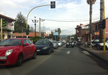 Giarre stritolata dal traffico. Polizia municipale assente nei punti nevralgici
