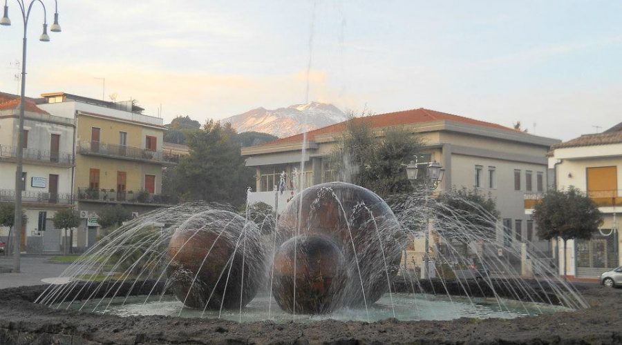 Trecastagni Municipio e piazza Marconi