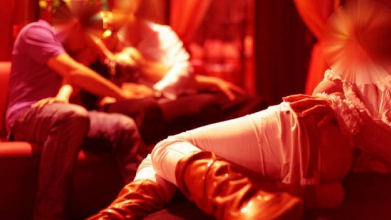 Scambio di coppia “a pagamento”: sequestrati due club privée VIDEO -