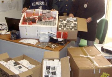 Trecastagni e Catania, sequestro di accessori di telefonia e prodotti elettronici contraffatti
