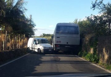 Riposto, incidente “tappa” la provinciale