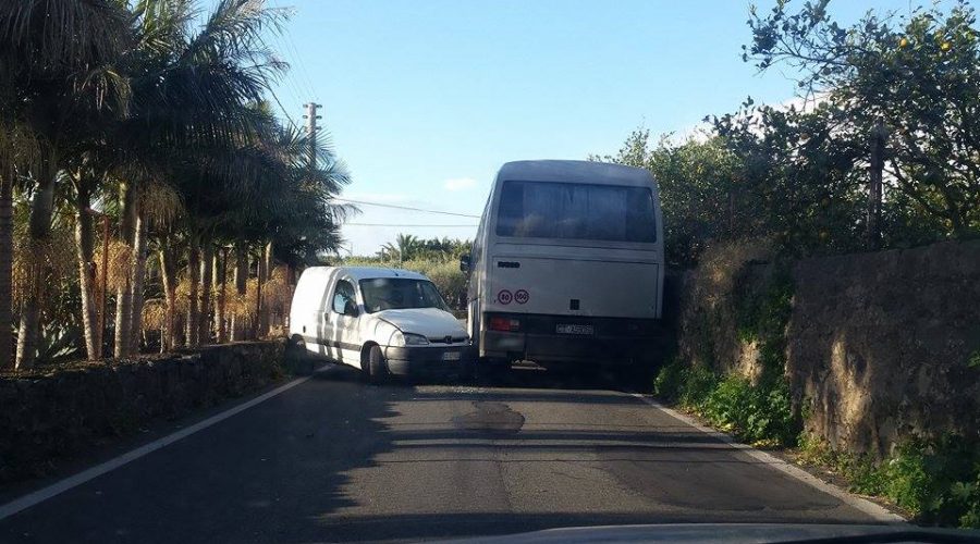 Riposto, incidente “tappa” la provinciale