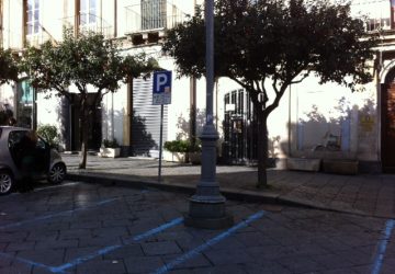 Giarre, piazza Duomo: ausiliare della sosta minacciato, arrestato 47enne giarrese