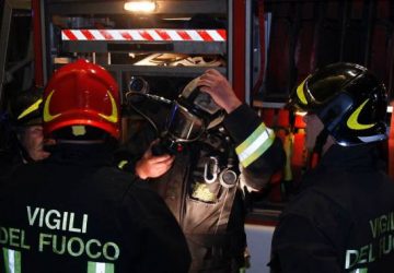 Giarre, quartiere Jungo: in fiamme auto non marciante