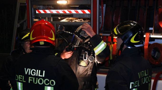 Giarre, incidente stradale autonomo: auto contro un palo della rete elettrica