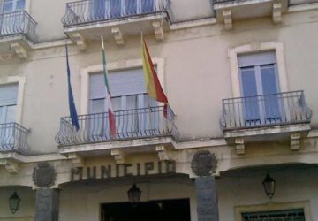 Aci Sant&rsquo;Antonio, clima politico rovente