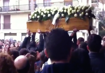 L&rsquo;addio struggente a Flavia VIDEO