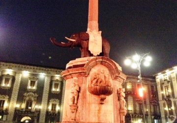 Catania, una luce contro il razzismo