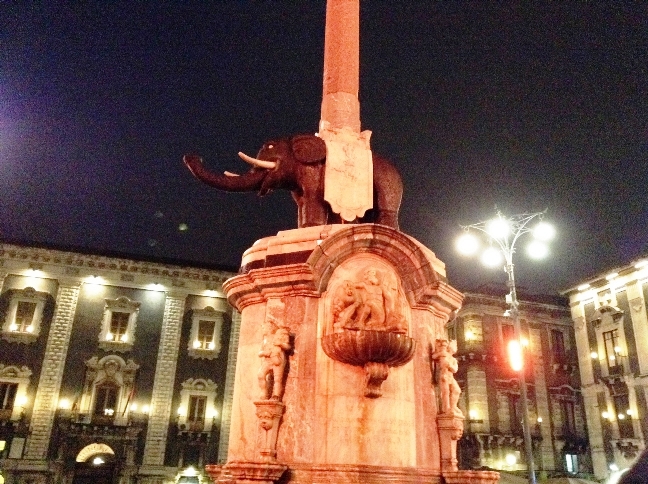 Catania, una luce contro il razzismo