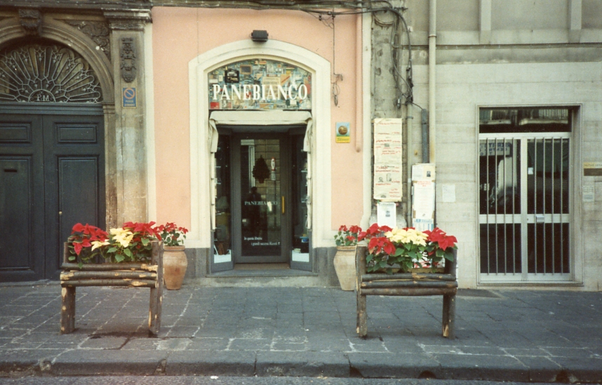 Orazio Panebianco e la sua edicola. Ricordi piacevoli della Giarre di ieri