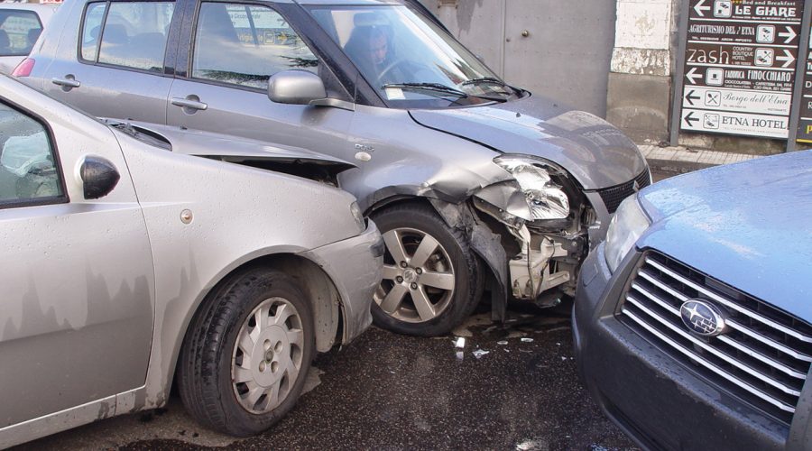 Giarre, traffico in tilt in via Luminaria per un incidente