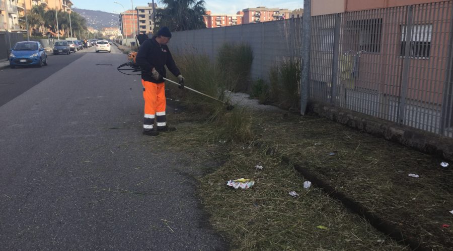 Giarre, al via interventi scerbatura nelle aree degradate