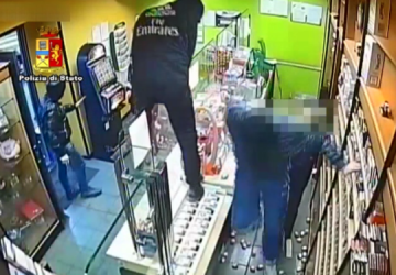 Catania, rapinano tabacchi: arrestati in 2. Ricercato terzo complice
