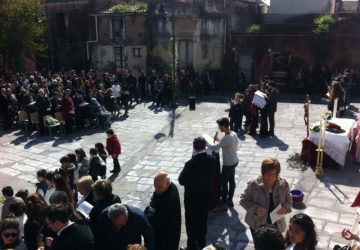 Giarre, Duomo chiuso: Domenica delle Palme al Camposanto vecchio