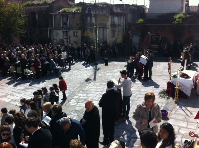 Giarre, Duomo chiuso: Domenica delle Palme al Camposanto vecchio