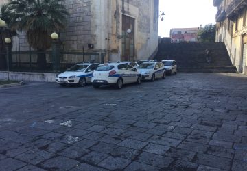 Giarre, piazza Duomo di nuovo violata