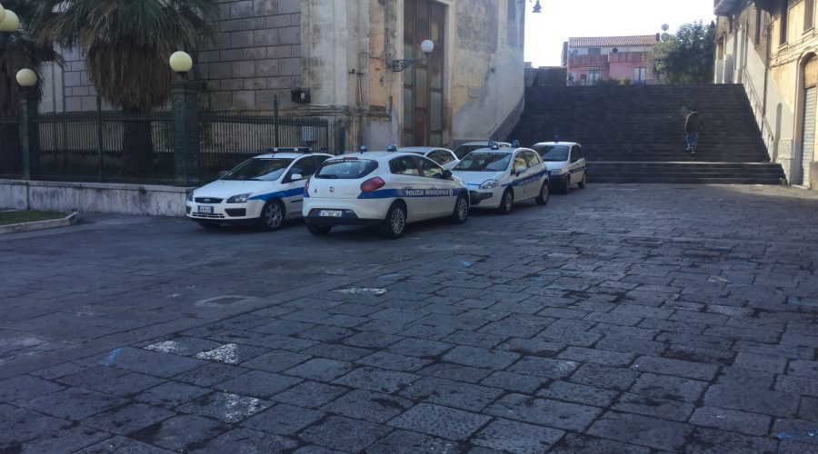 Giarre, piazza Duomo di nuovo violata