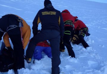 Etna, sciatrice cade. Interviene il Soccorso Alpino. Buone le sue condizioni