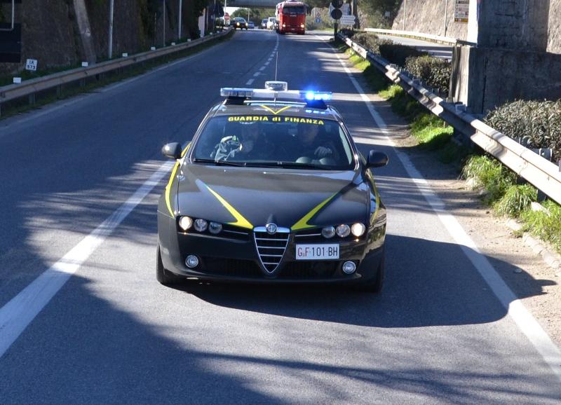 Sequestro della Gdf di una discarica di materiali e automezzi