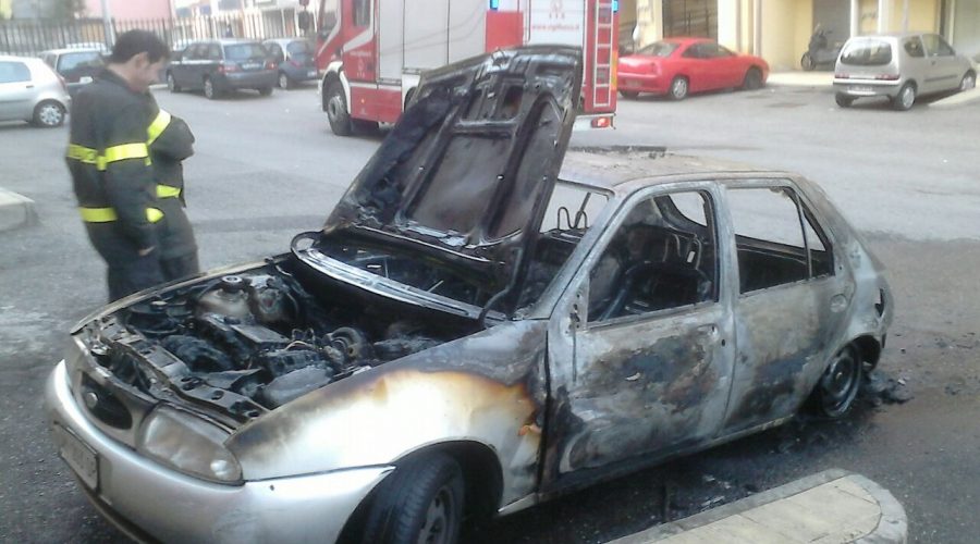 Giarre, torna l’emergenza incendi auto: quattro roghi in 24 ore