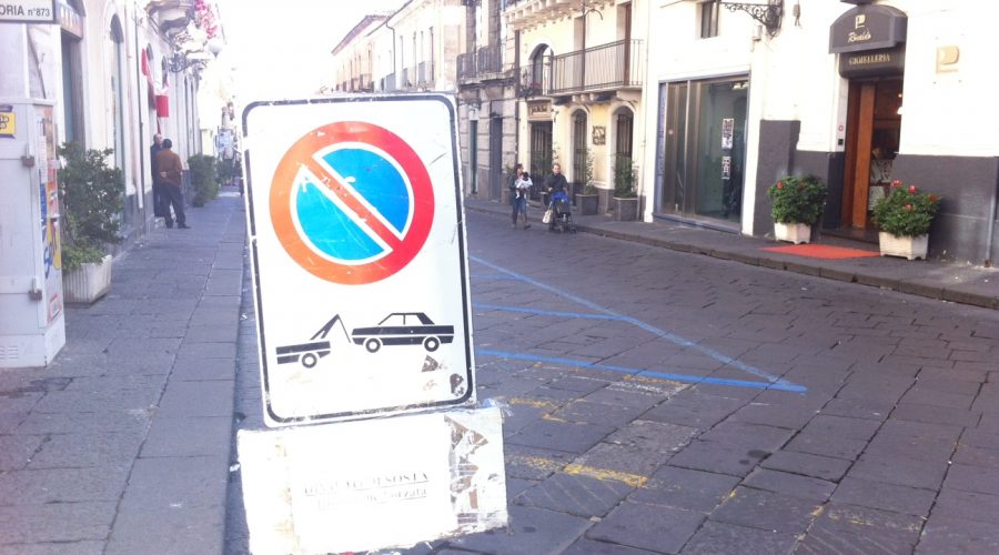 Giarre, Natale commercialmente austero. Possibile prolungamento dell’orario di chiusura alle 21