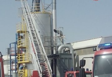 Belpasso, incendio ad un silos