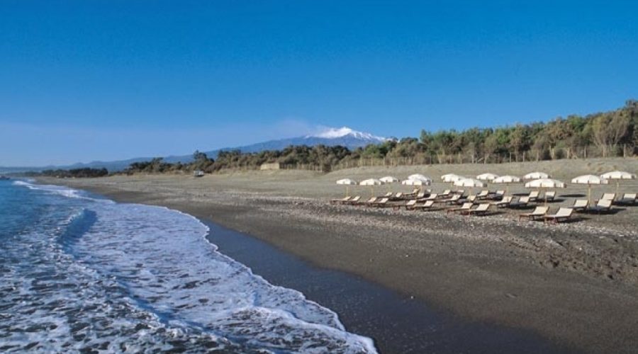 Calatabiano, spiaggia di San Marco: dal 23 giugno attive passerelle, docce e strisce blu