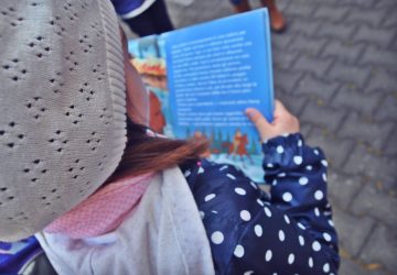 Aci Castello: giornata mondiale del libro segnata da un grave lutto