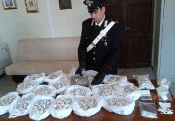 Catania, arrestati 4 spacciatori. Sequestrati oltre 2 kg tra marijuana e cocaina