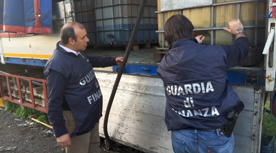 Acireale, scoperto distributore di benzina abusivo: 2 arresti VIDEO