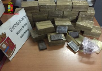 Beccato con 28 kg di hashish. Arrestato