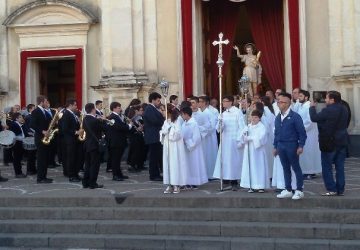 Giarre, festa di fedeli a Macchia in onore di San Vito