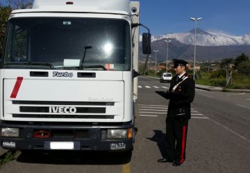 Ruba un autocarro e fugge via. Arrestato