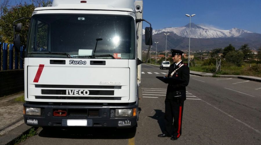 Ruba un autocarro e fugge via. Arrestato