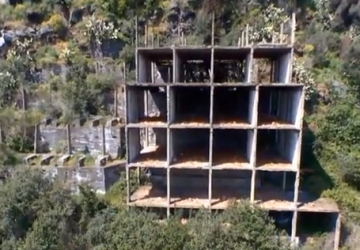 Acireale, entro l&rsquo;estate abbattuto l&rsquo;ecomostro della Timpa