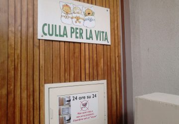 Giarre, nella notte abbandonato neonato