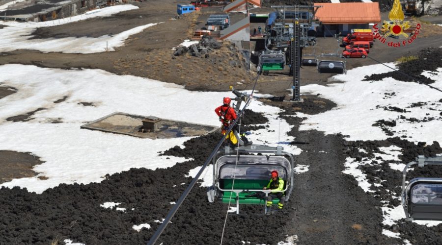 Sul versante Nord dell’Etna spettacolare esercitazione del Saf