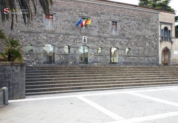 Randazzo, sulla revoca del presidente del Consiglio comunale Grillo &egrave; bagarre!