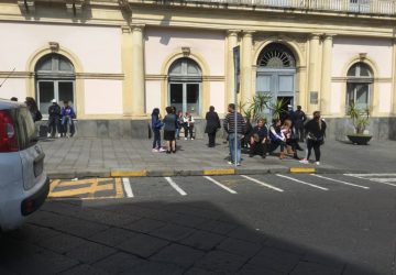 Municipio assediato dalle proteste