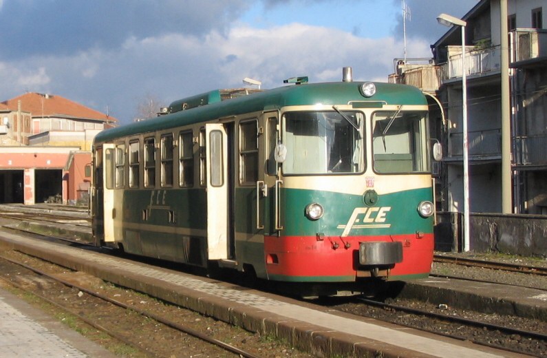 Bronte, motociclista travolto da treno Fce